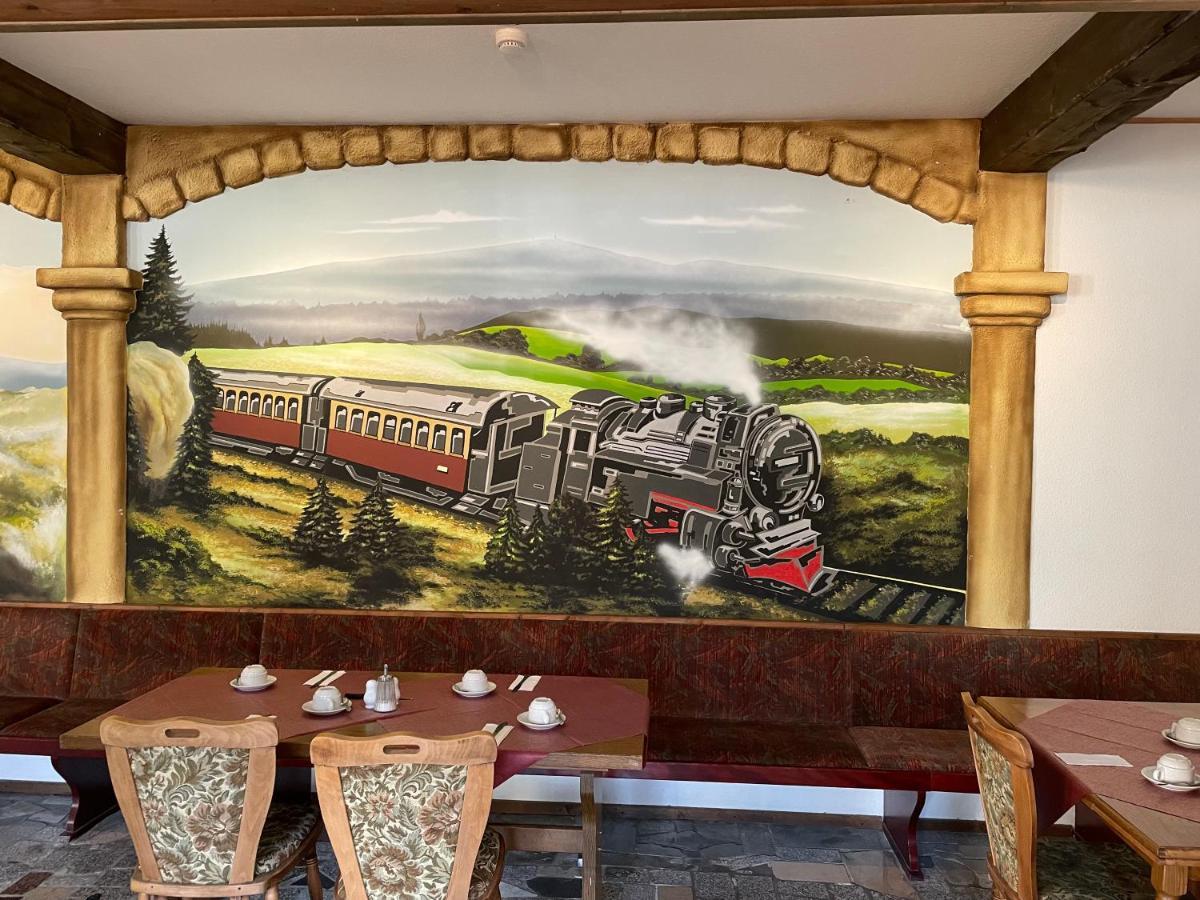 Hôtel Gasthof Zum Baren à Gernrode  Extérieur photo